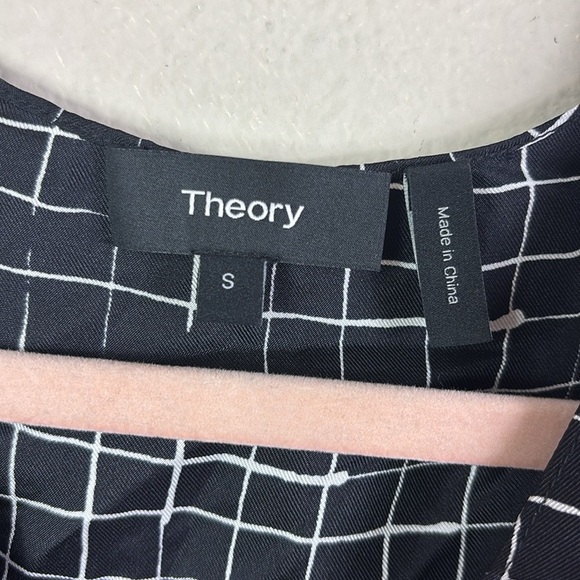 Theory Kimono Pleat Grid Print 100% Silk Twill Top Blouse Black White Sz Small - Picture 4 of 13